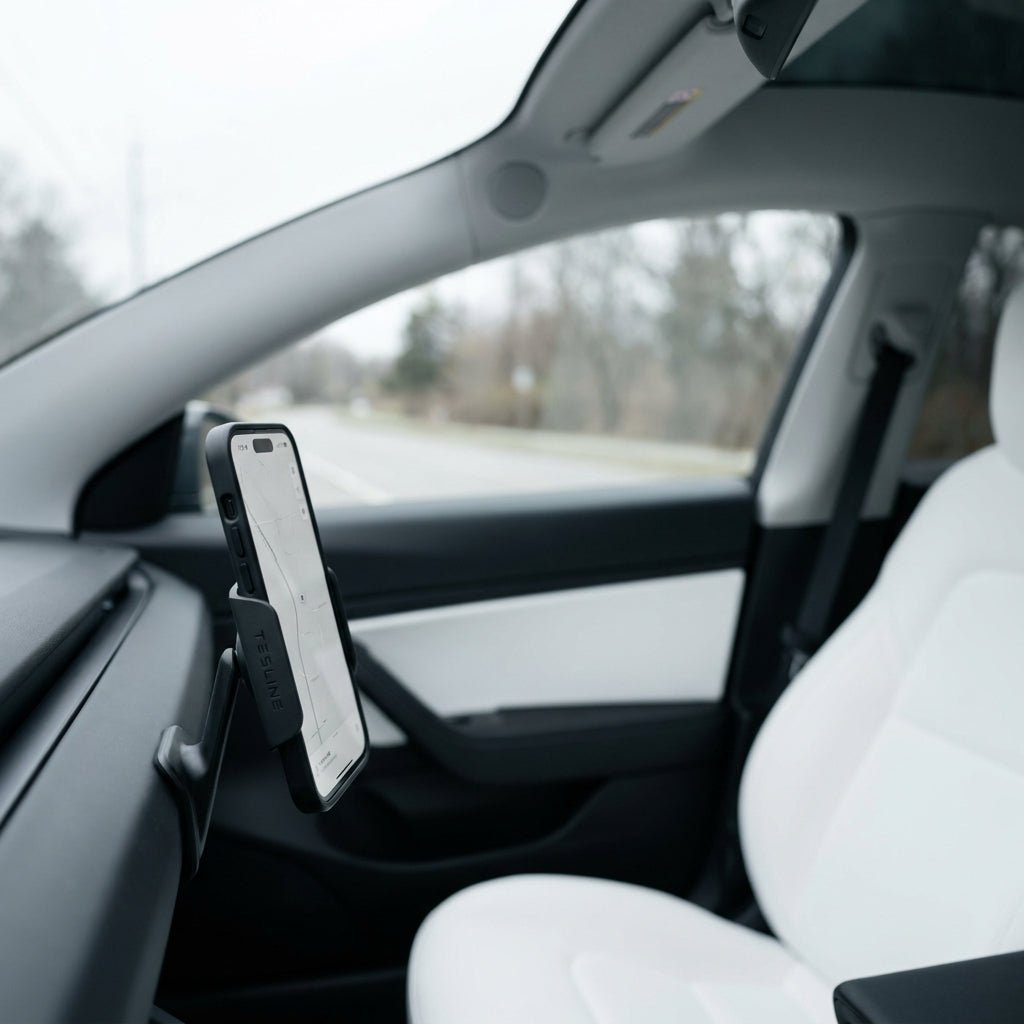Support de téléphone magnétique Tesline sur le tableau de bord d'une Tesla