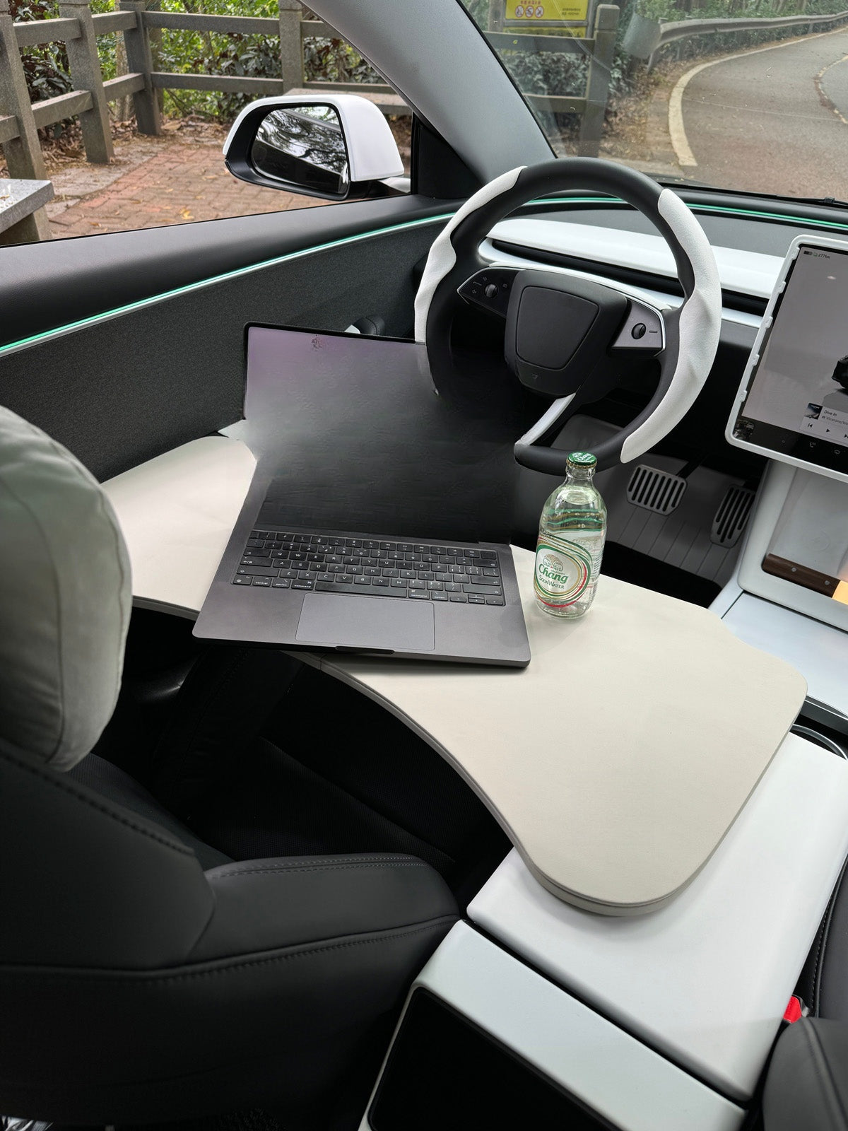 Table pliante pour Tesla — photo 4