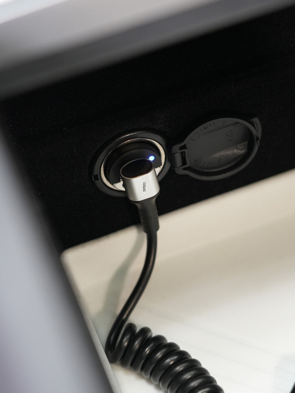 Câble USB-C spiralé coudé pour Tesla — photo 5