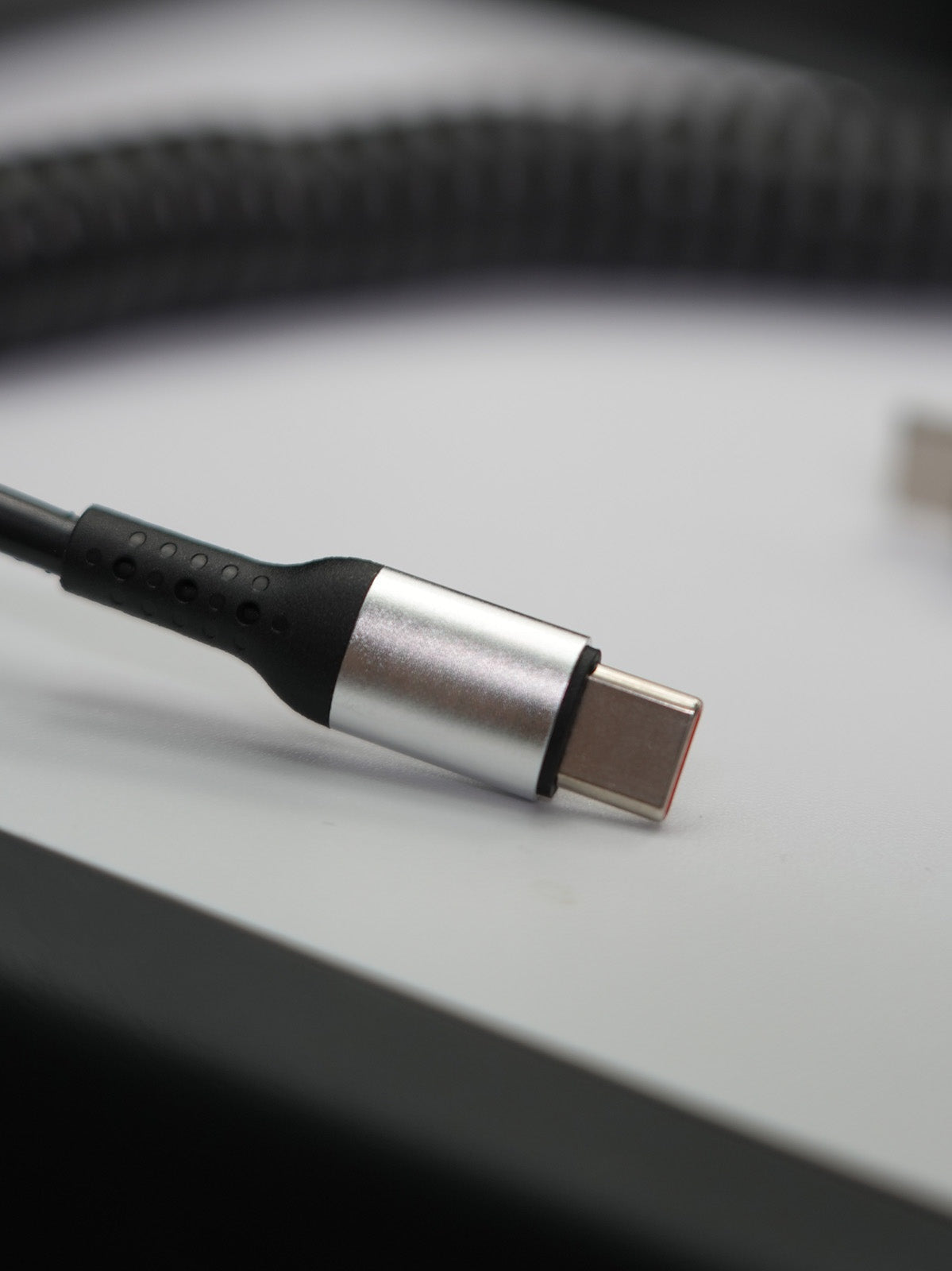Câble USB-C spiralé coudé pour Tesla — photo 6