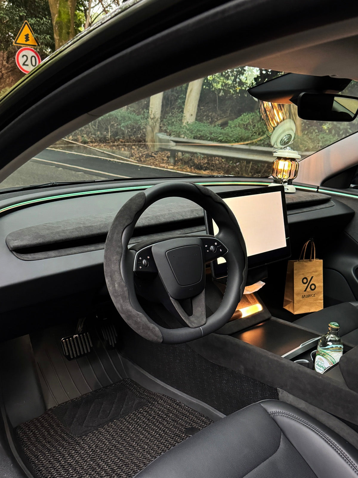 Baguettes d'aérateurs alcantara pour Tesla Model 3 et Y (2024+) — photo 7