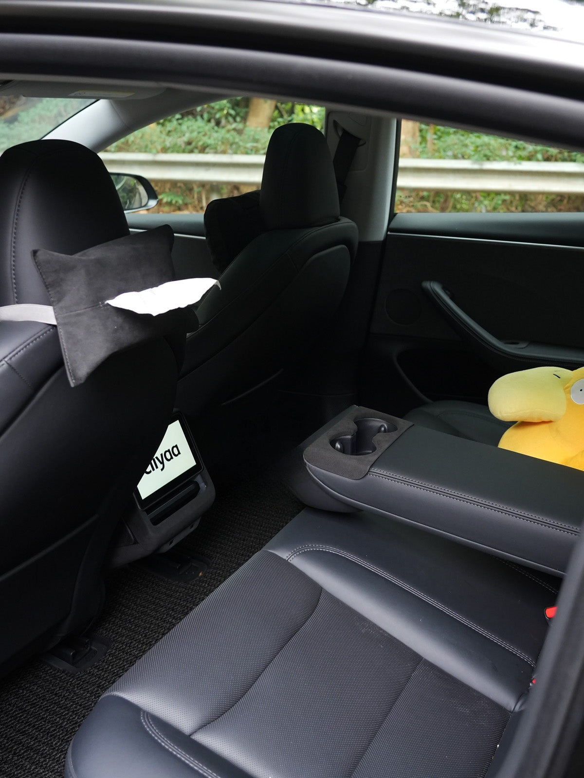 Façade porte-gobelets arrière alcantara pour Tesla Model 3 (2024+) — photo 6