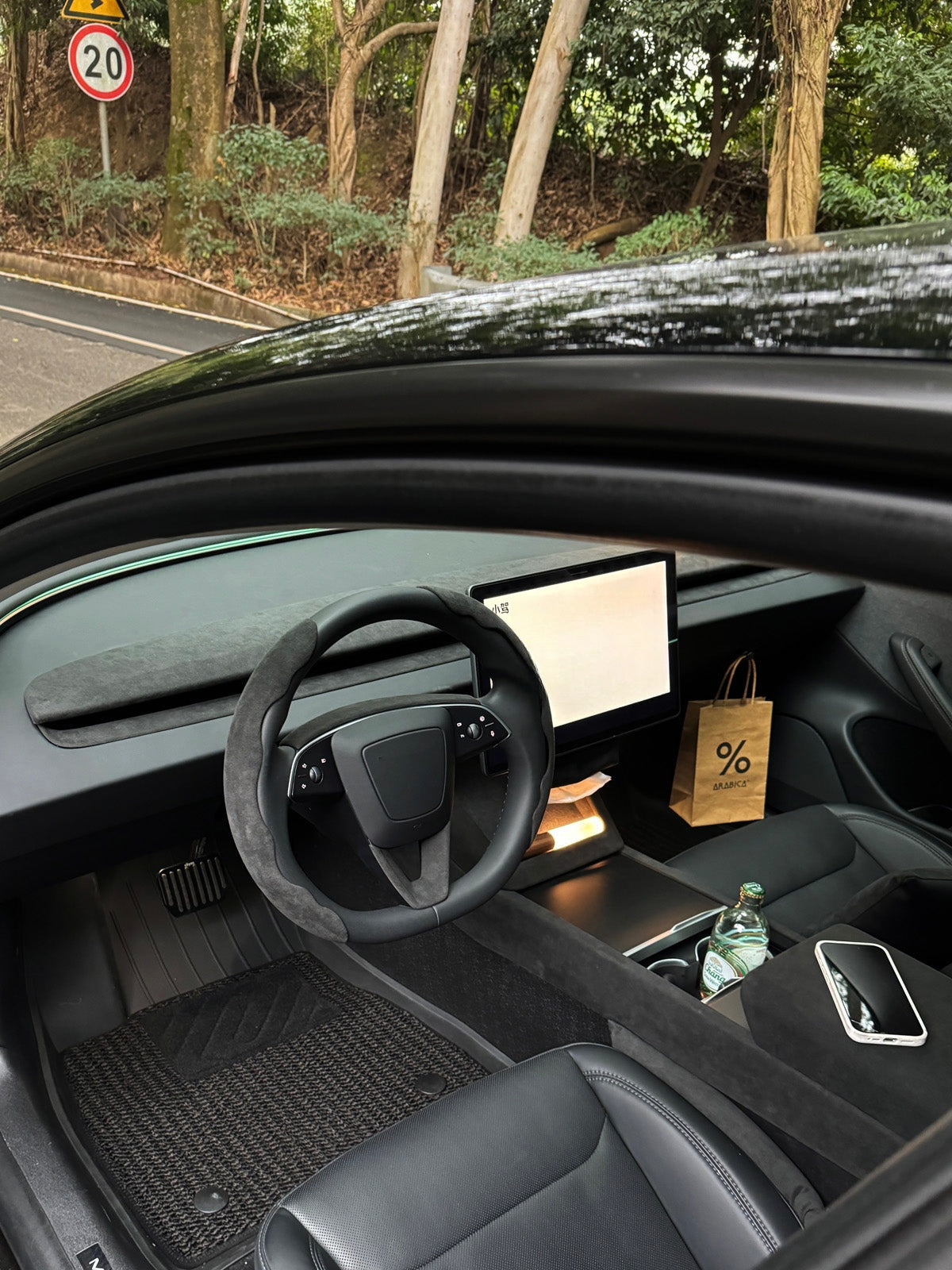 Façade porte-gobelets arrière alcantara pour Tesla Model 3 (2024+) — photo 7