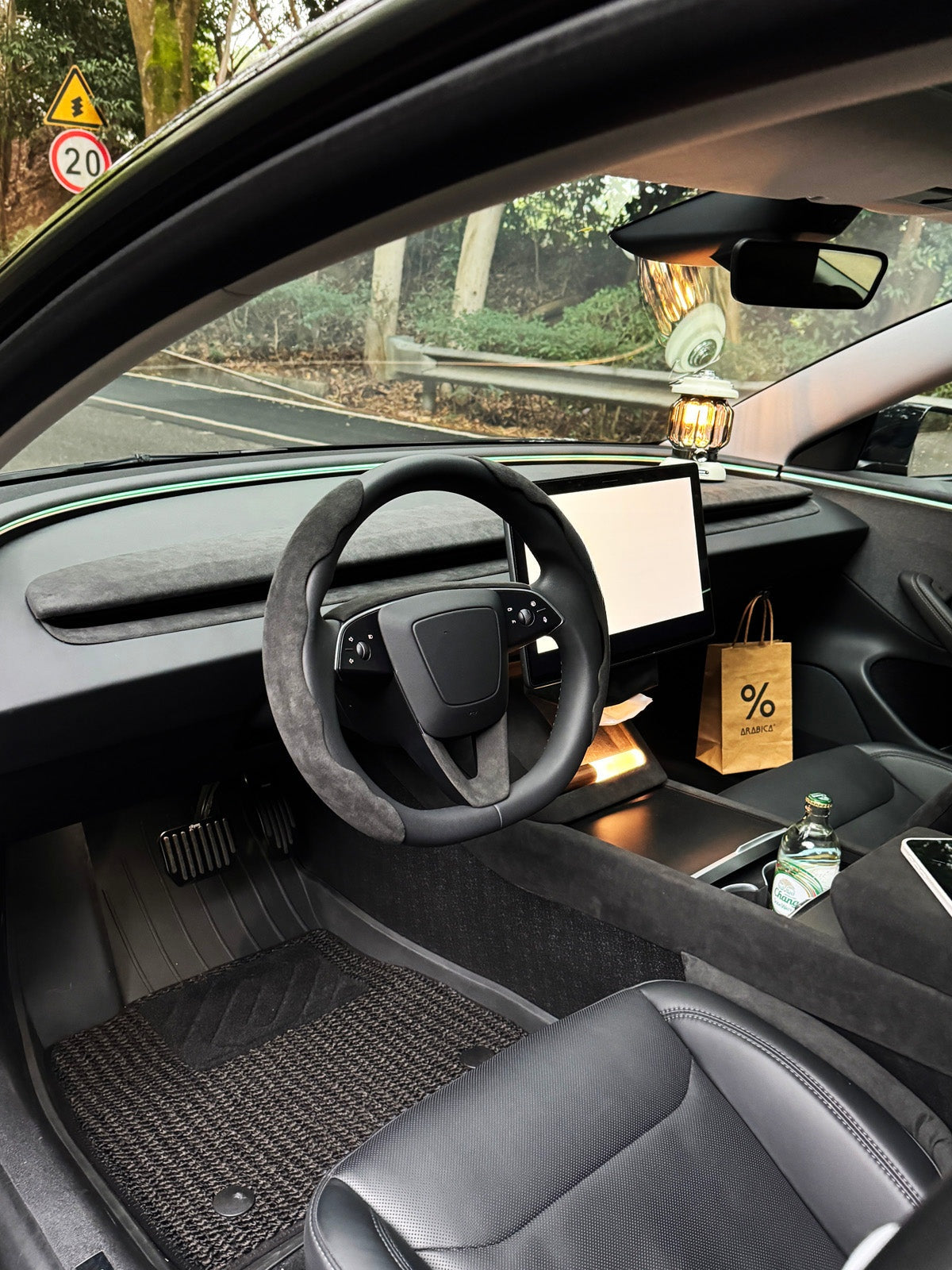 Caches boutons de portes alcantara pour Tesla Model 3 et Y (2024+) — photo 7