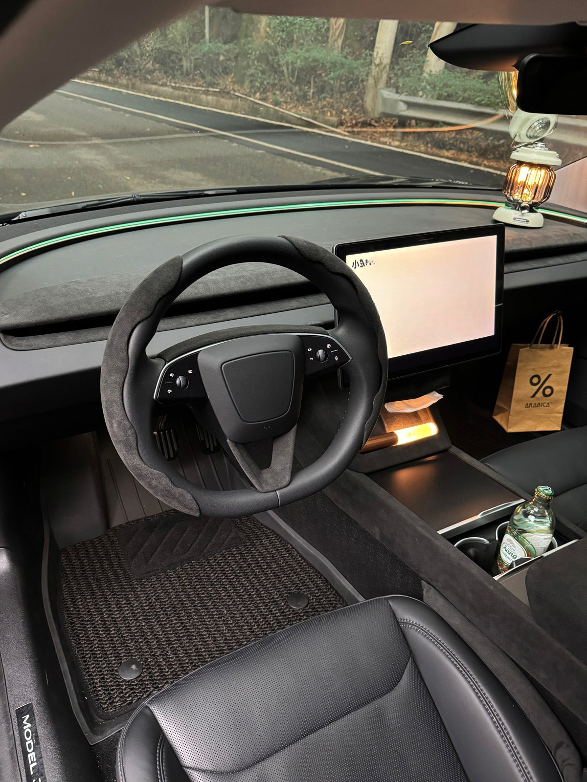 Flancs de console alcantara pour Tesla Model 3 et Y (2024+) — photo 7