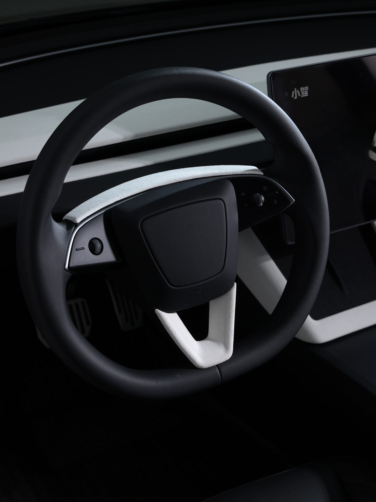 Insert V de volant suède pour Tesla Model 3 et Y (2024+) — photo 5