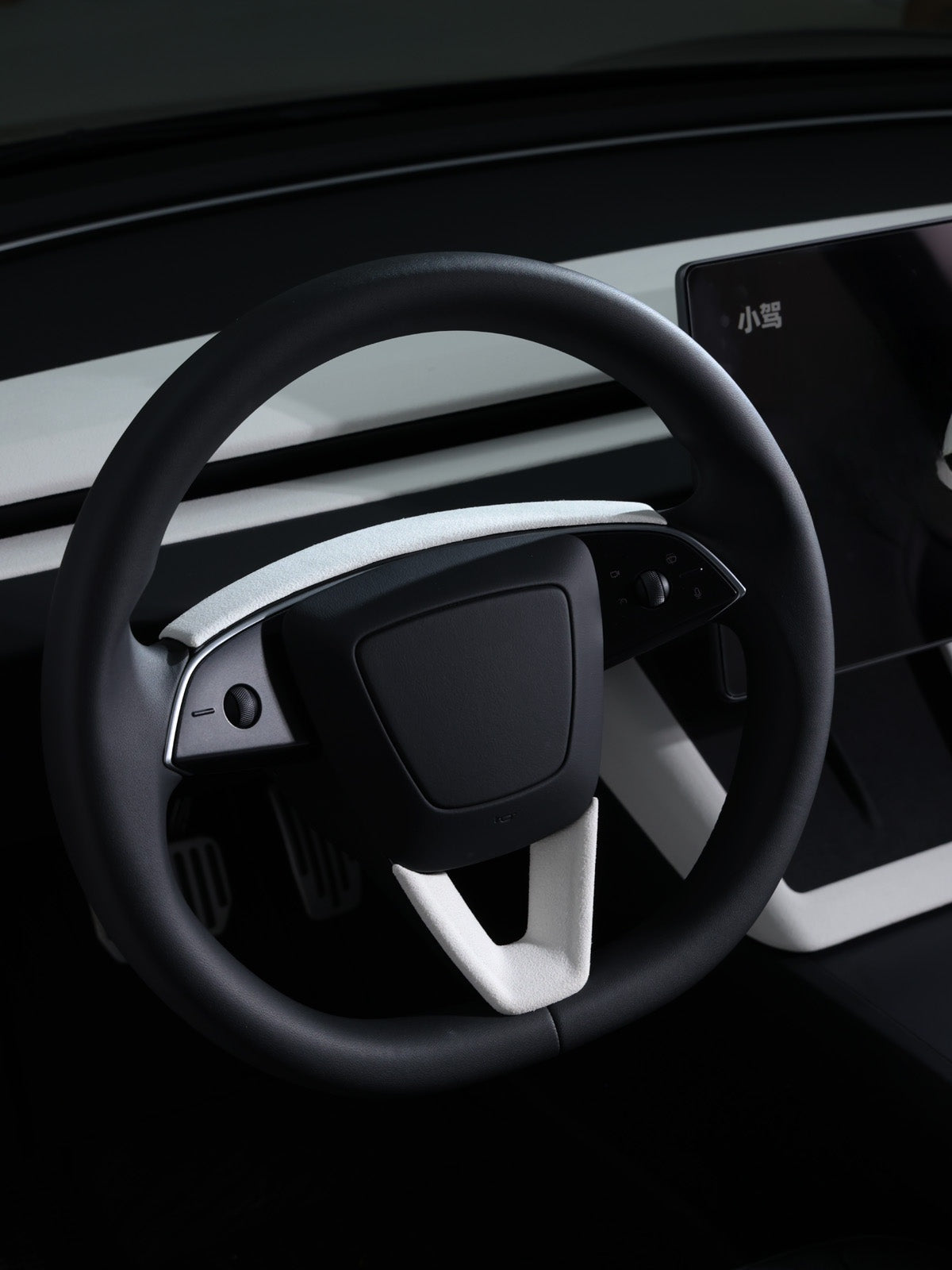 Arc supérieur de volant suède pour Tesla Model 3 et Y (2024+) — photo 6