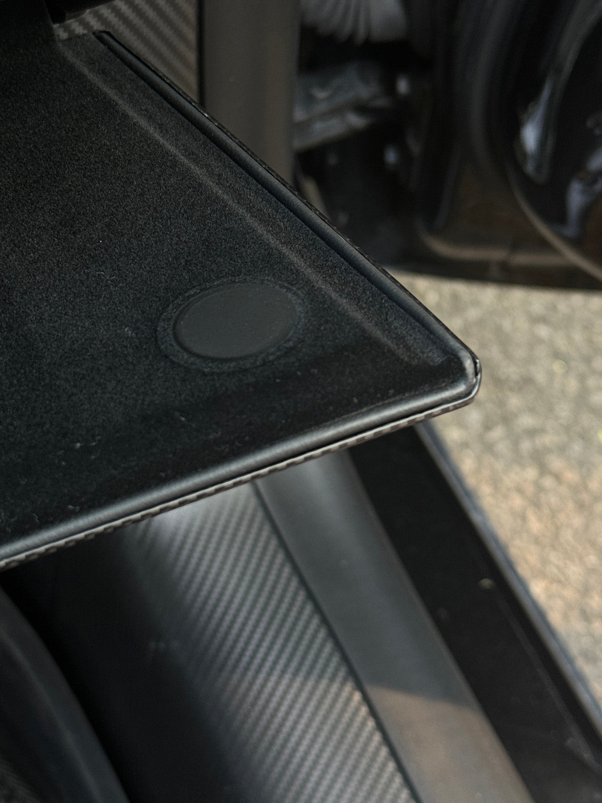 Bandeau de boîte à gants carbone pour Tesla Model 3 Highland (2024+) — photo 3