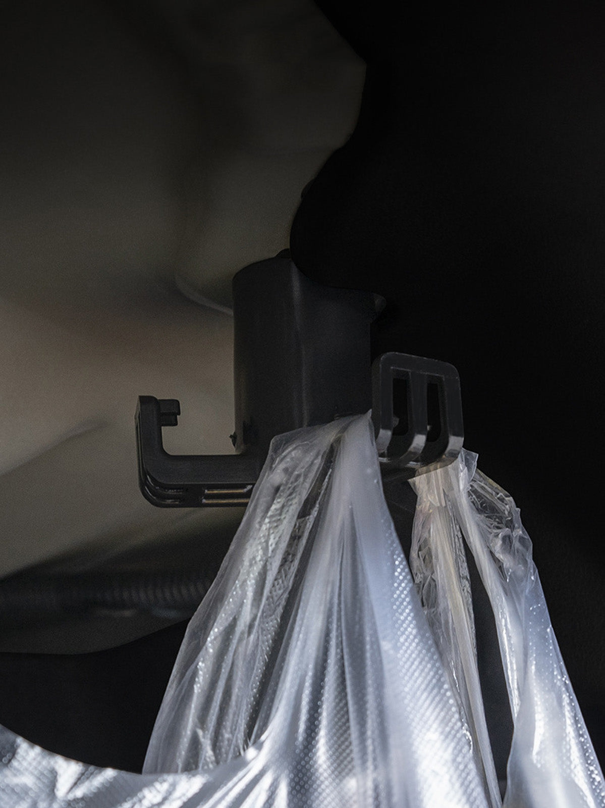 Crochet de coffre pour Tesla Model 3 (2021-2026) — photo 4