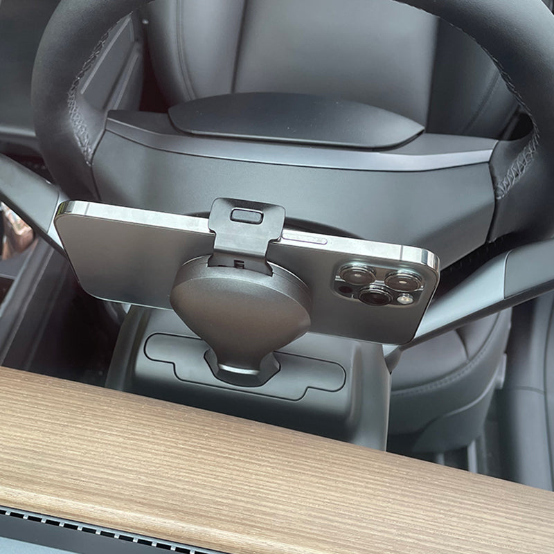 Chargeur sans fil derrière le volant Tesla — visuel 6