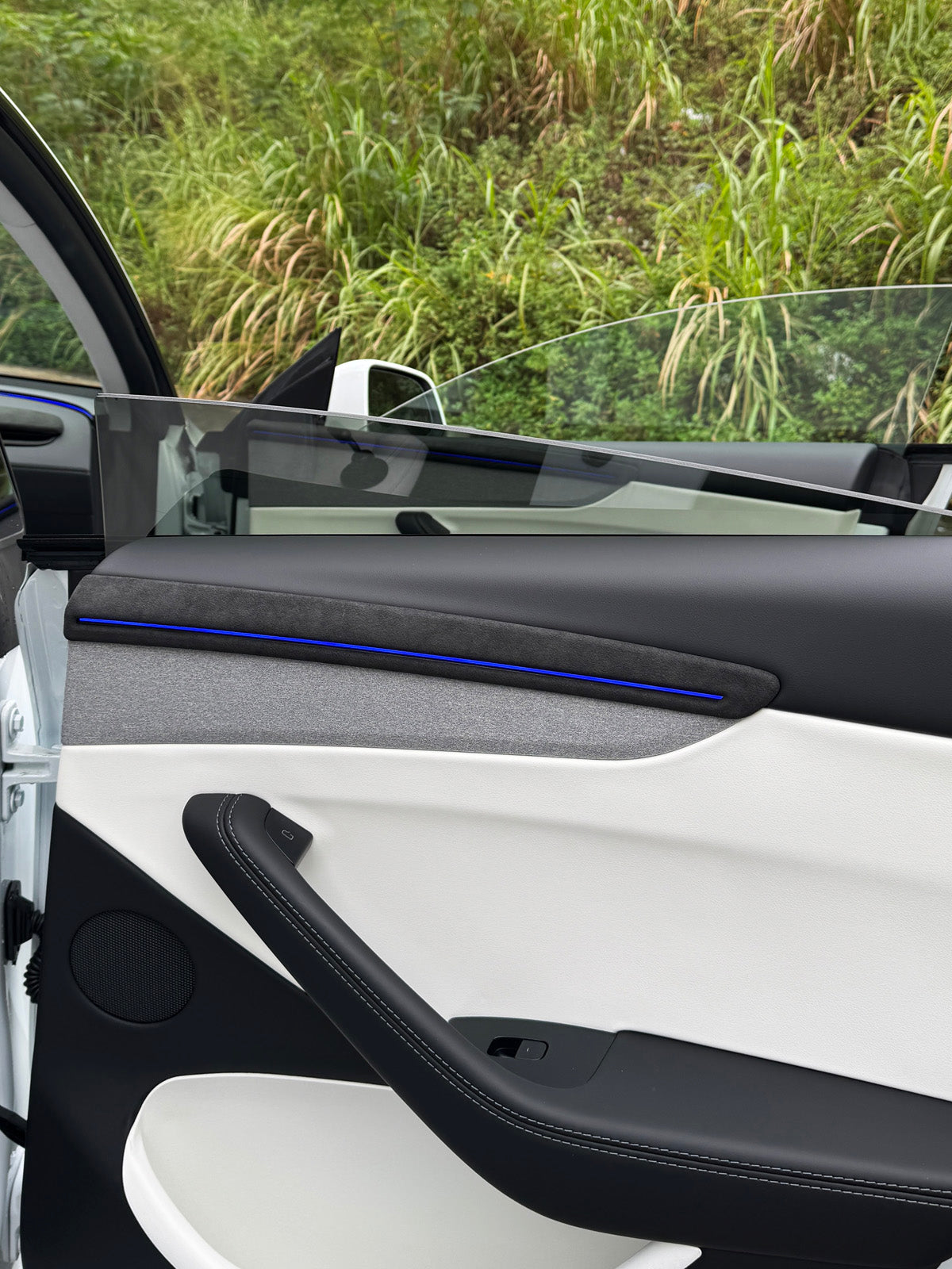 Habillage de contre-portes alcantara pour Tesla Model Y (2025-2026) — photo 4