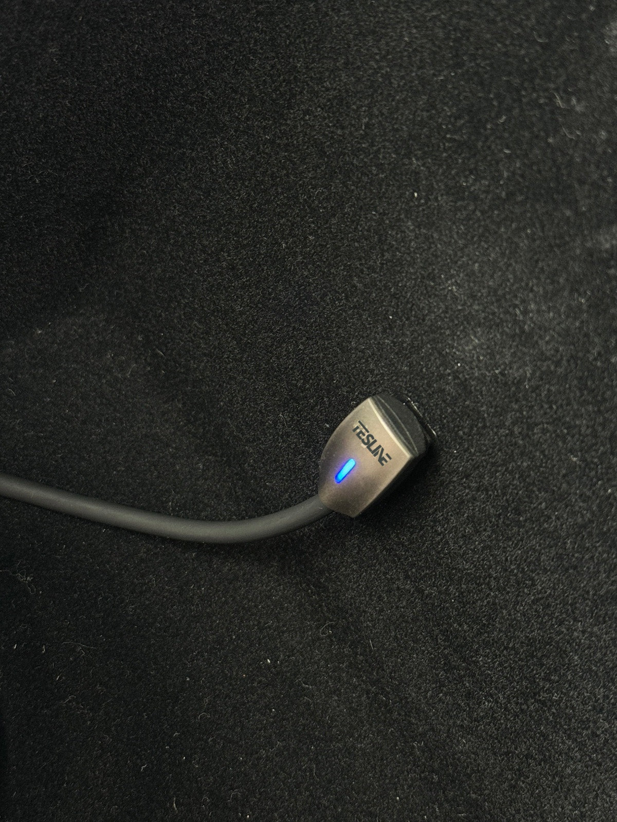 Câble USB-C souple coudé pour Tesla — photo 2