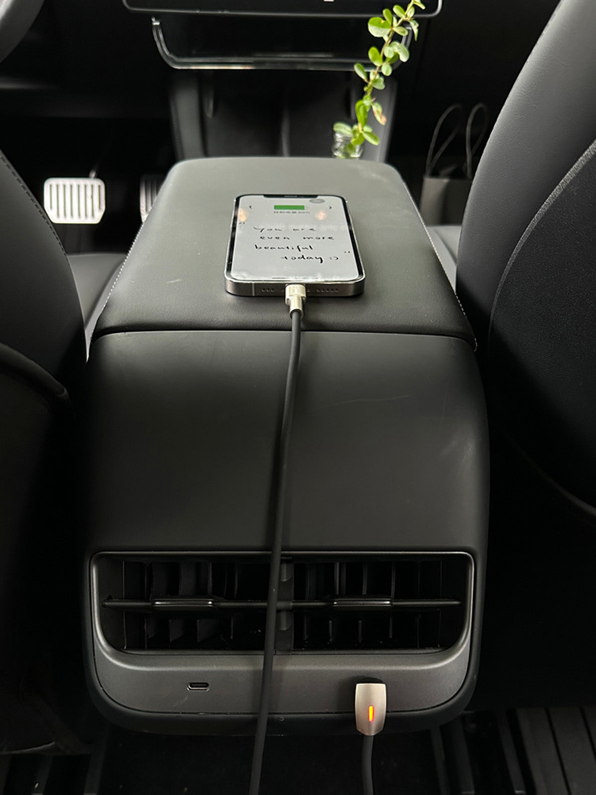 Câble USB-C souple coudé pour Tesla — photo 4