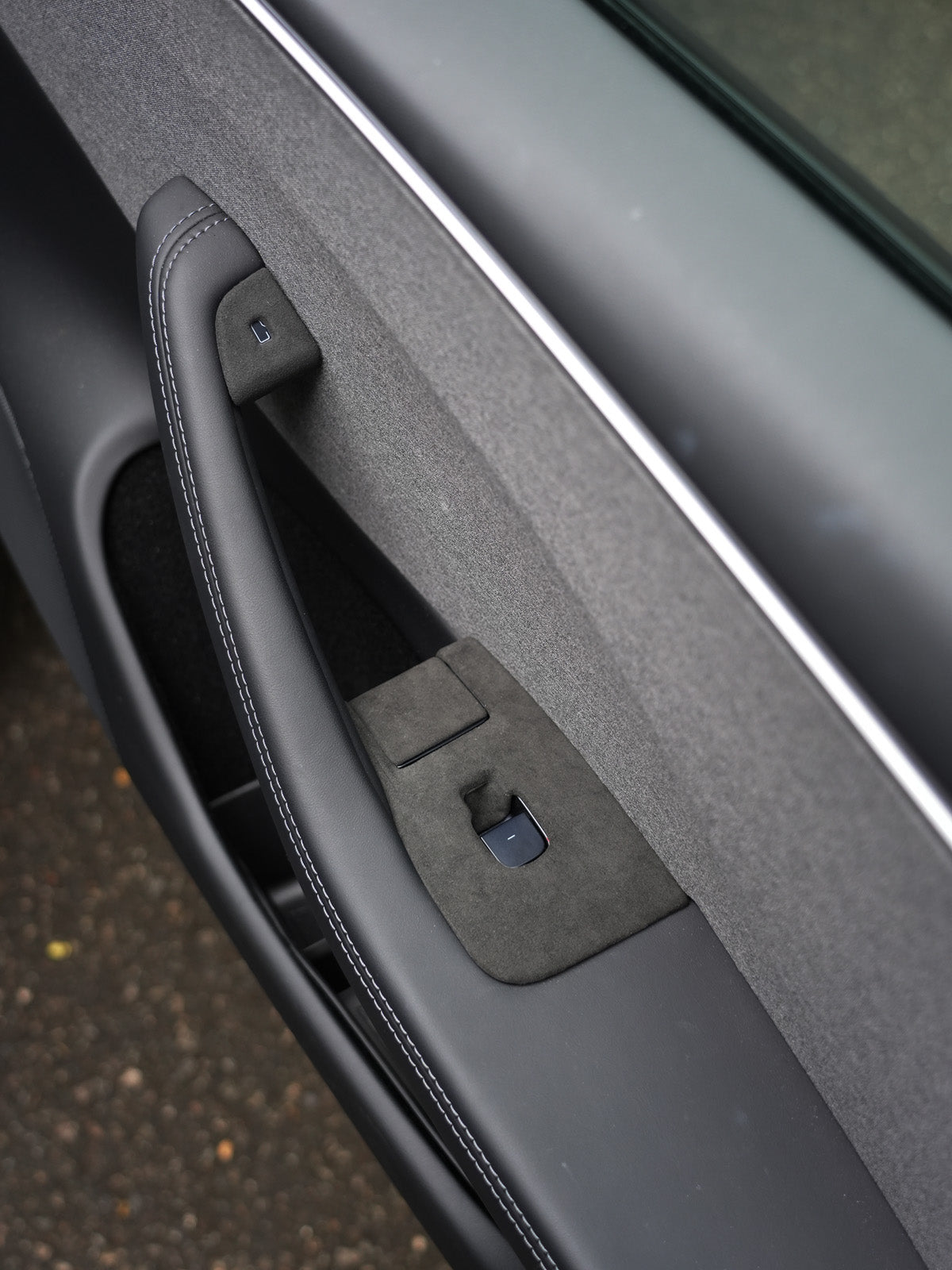 Caches boutons de vitres alcantara pour Tesla Model 3 et Y (2024+) — photo 3