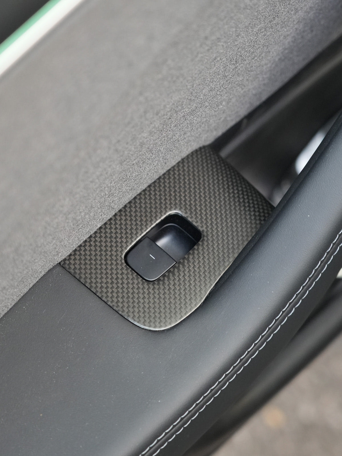 Caches boutons vitres et portes carbone pour Tesla Model 3 et Y (2024+) — photo 3