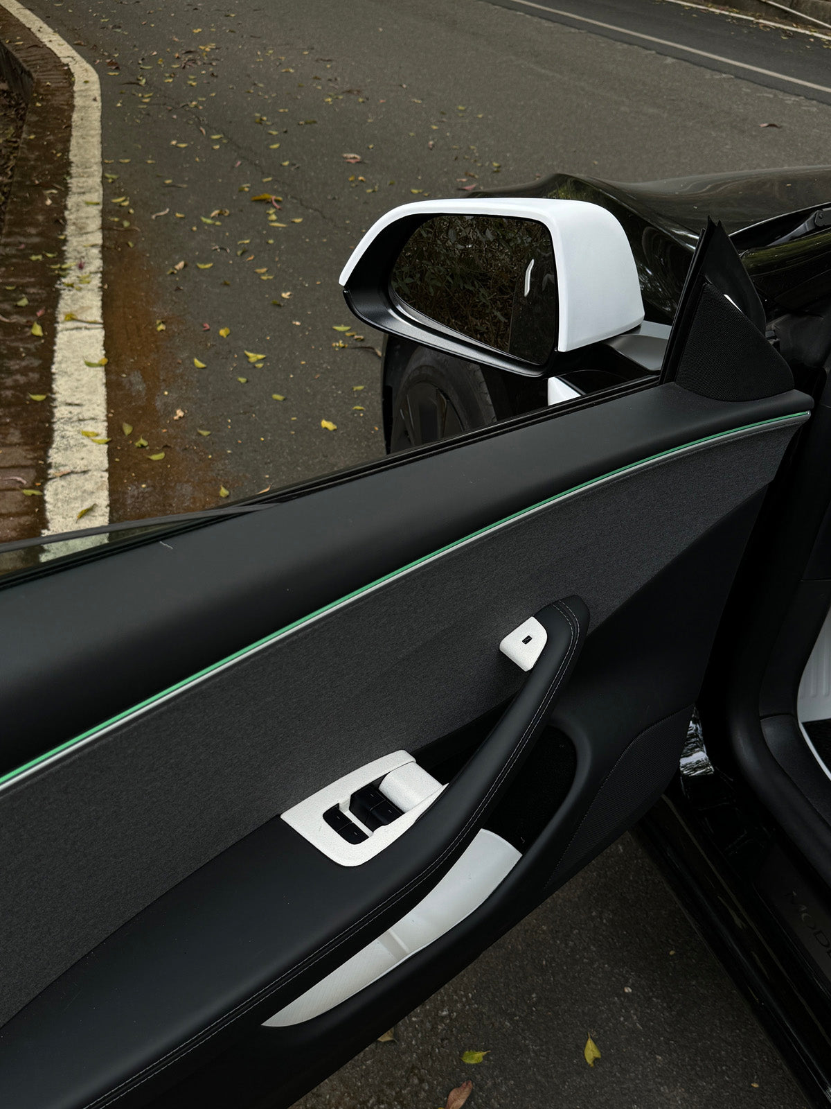Caches boutons de portes suède pour Tesla Model 3 et Y (2024+) — photo 2