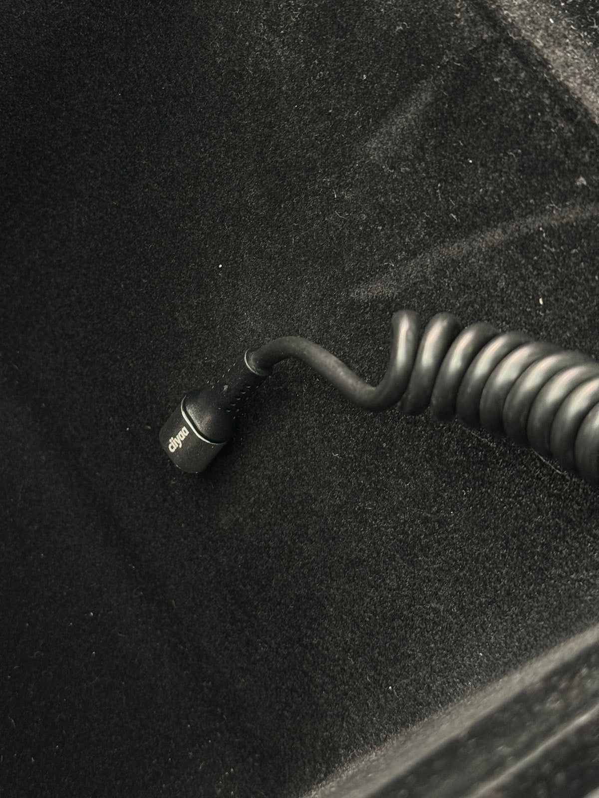 Câble USB-C spiralé coudé pour Tesla