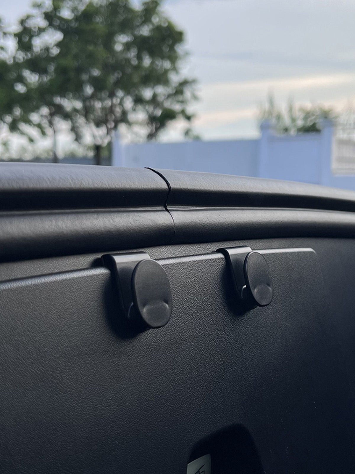 Crochet de coffre avant pour Tesla Model Y (2020-2026) — photo 4