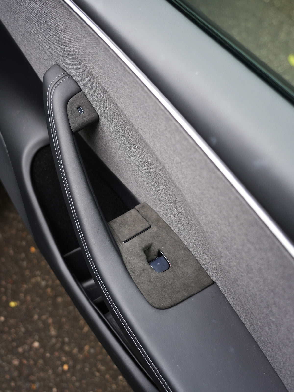 Caches boutons de portes alcantara pour Tesla Model 3 et Y (2024+) — photo 3