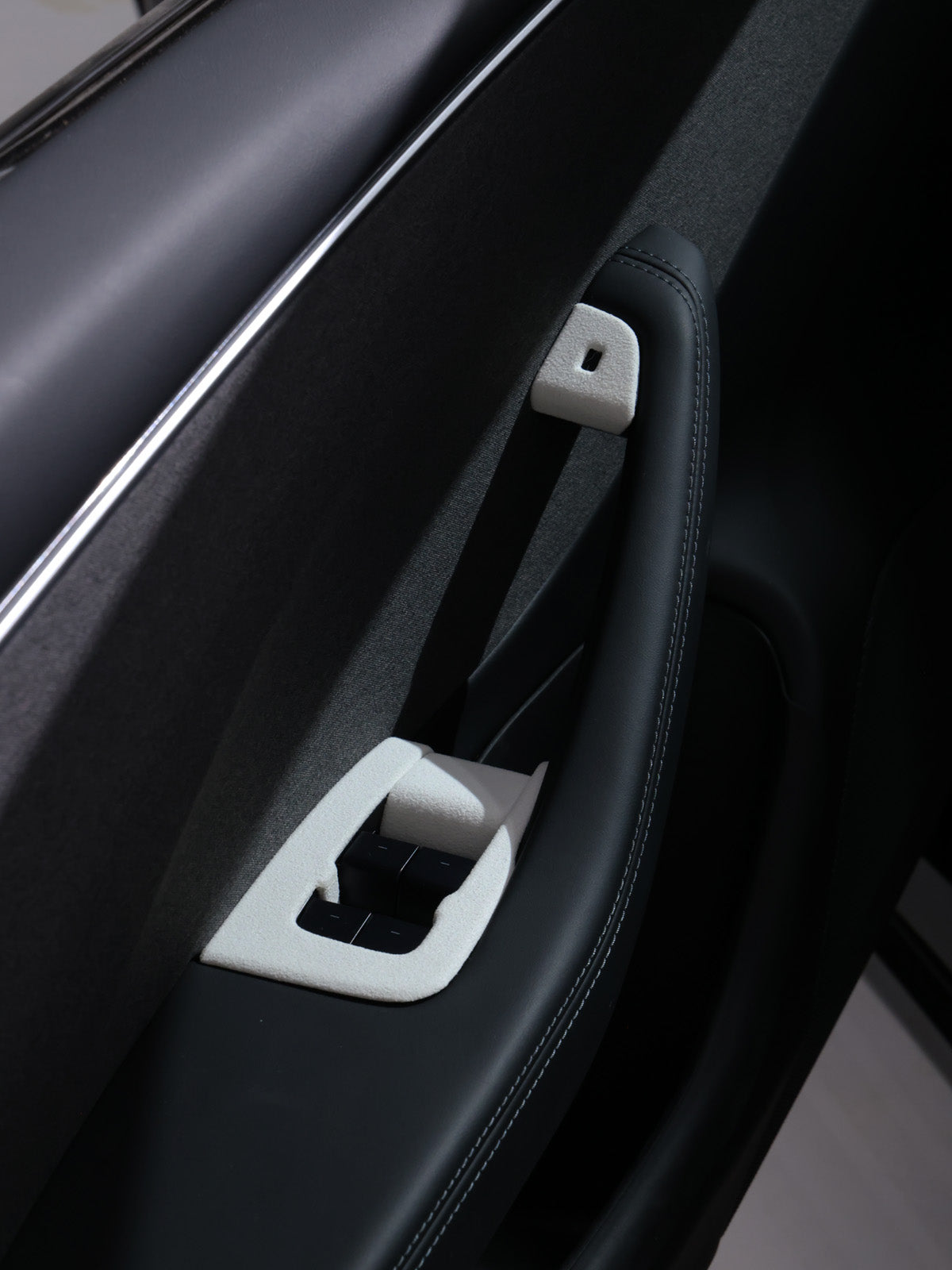 Caches boutons de portes suède pour Tesla Model 3 et Y (2024+) — photo 3