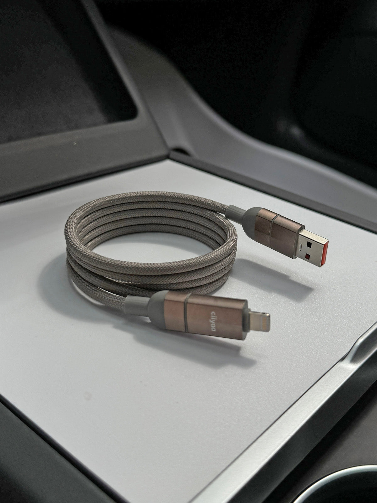 Câble USB-C 4-en-1 240 W pour Tesla