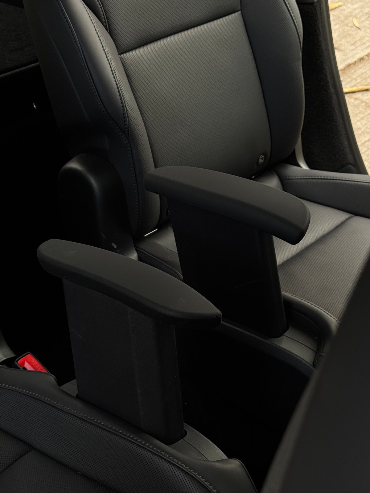 Housses d'accoudoirs arrière pour Tesla Model Y L (2025-2026) — photo 4