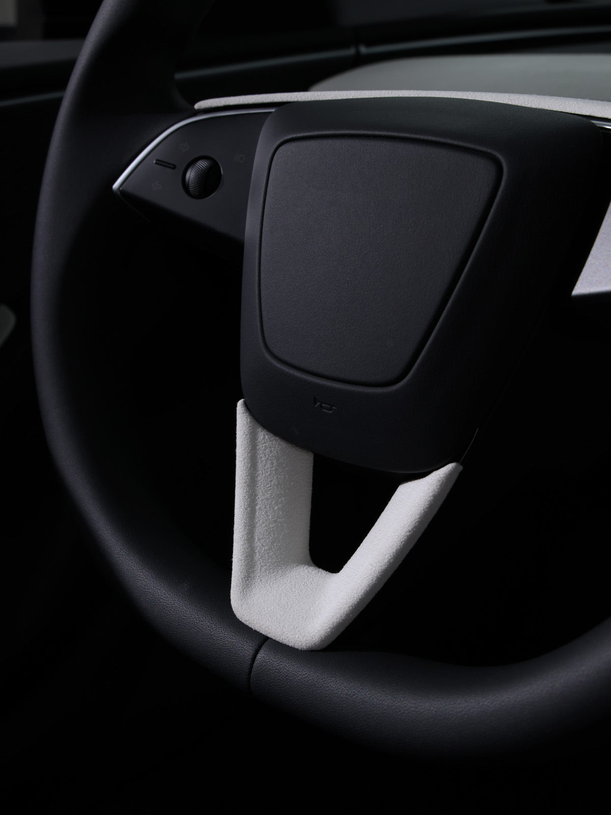 Insert V de volant suède pour Tesla Model 3 et Y (2024+) — photo 2