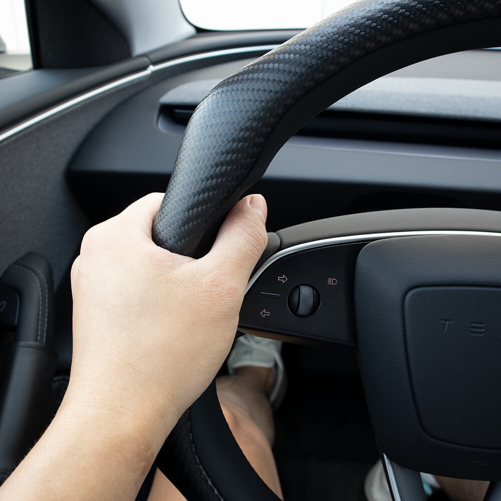 Couvre-volant effet carbone Tesla — visuel 2