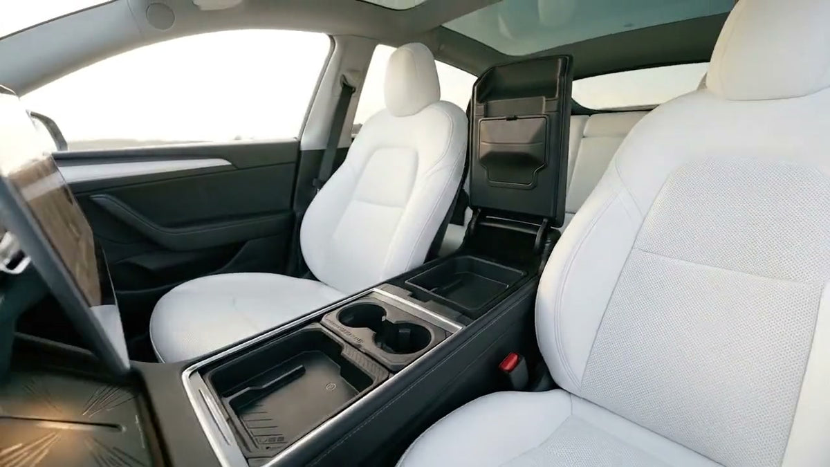 Tesla Model Y équipée d'accessoires Tesline, zone console fin