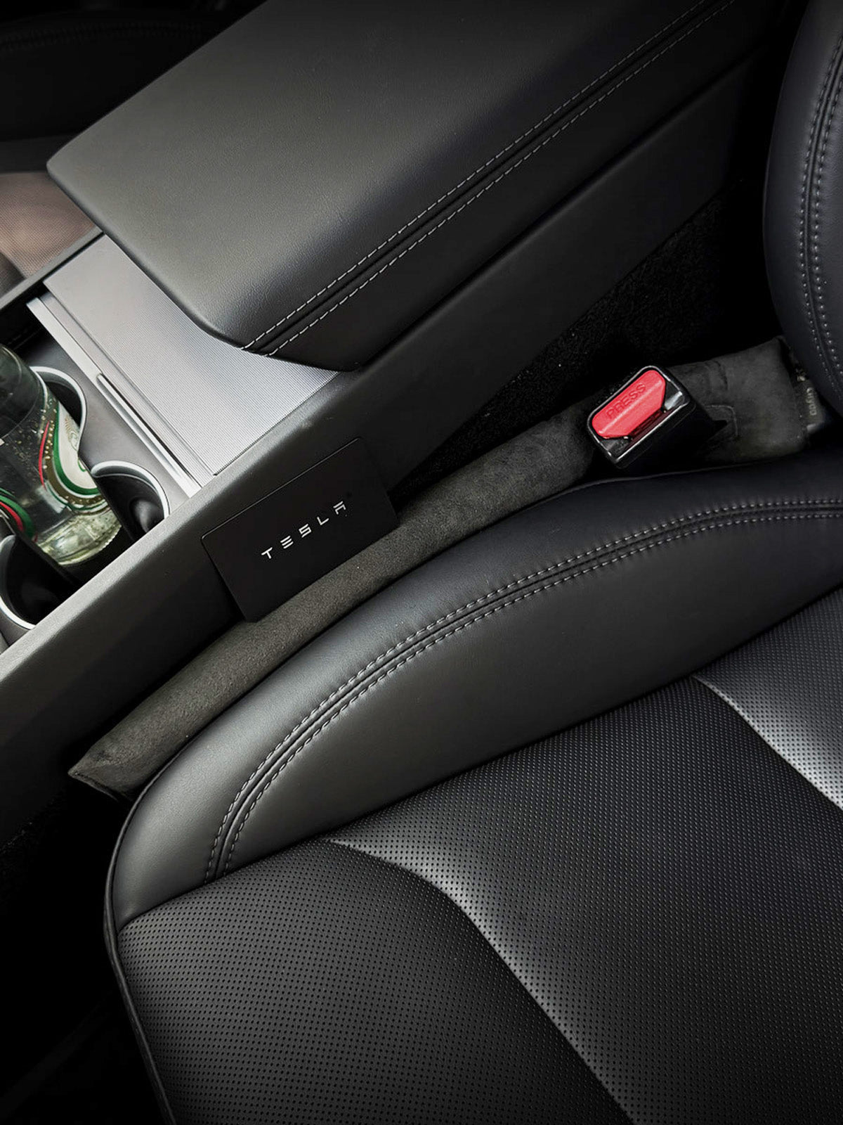 Comble-espace de siège alcantara pour Tesla — photo 4