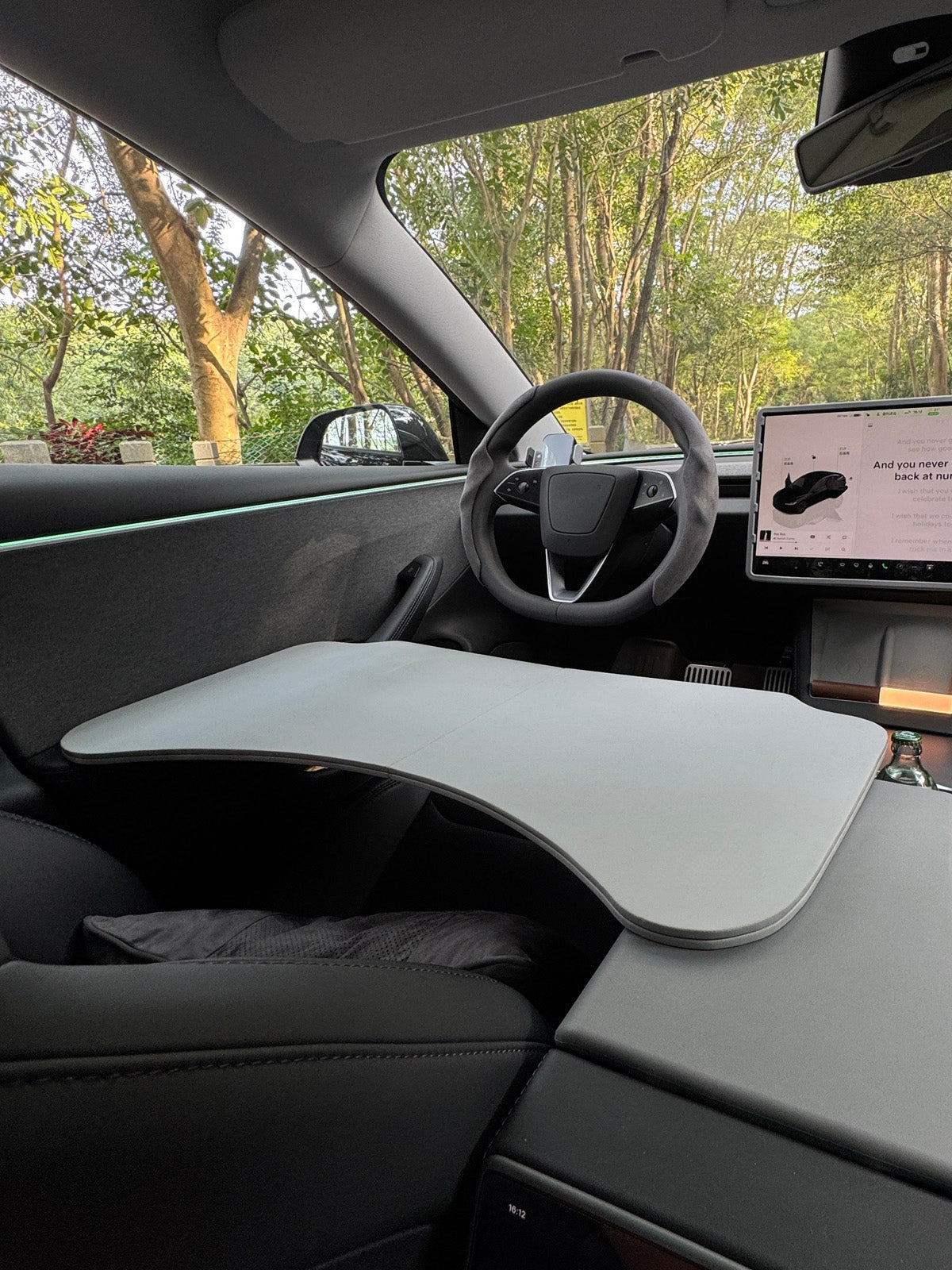 Table pliante pour Tesla — photo 6