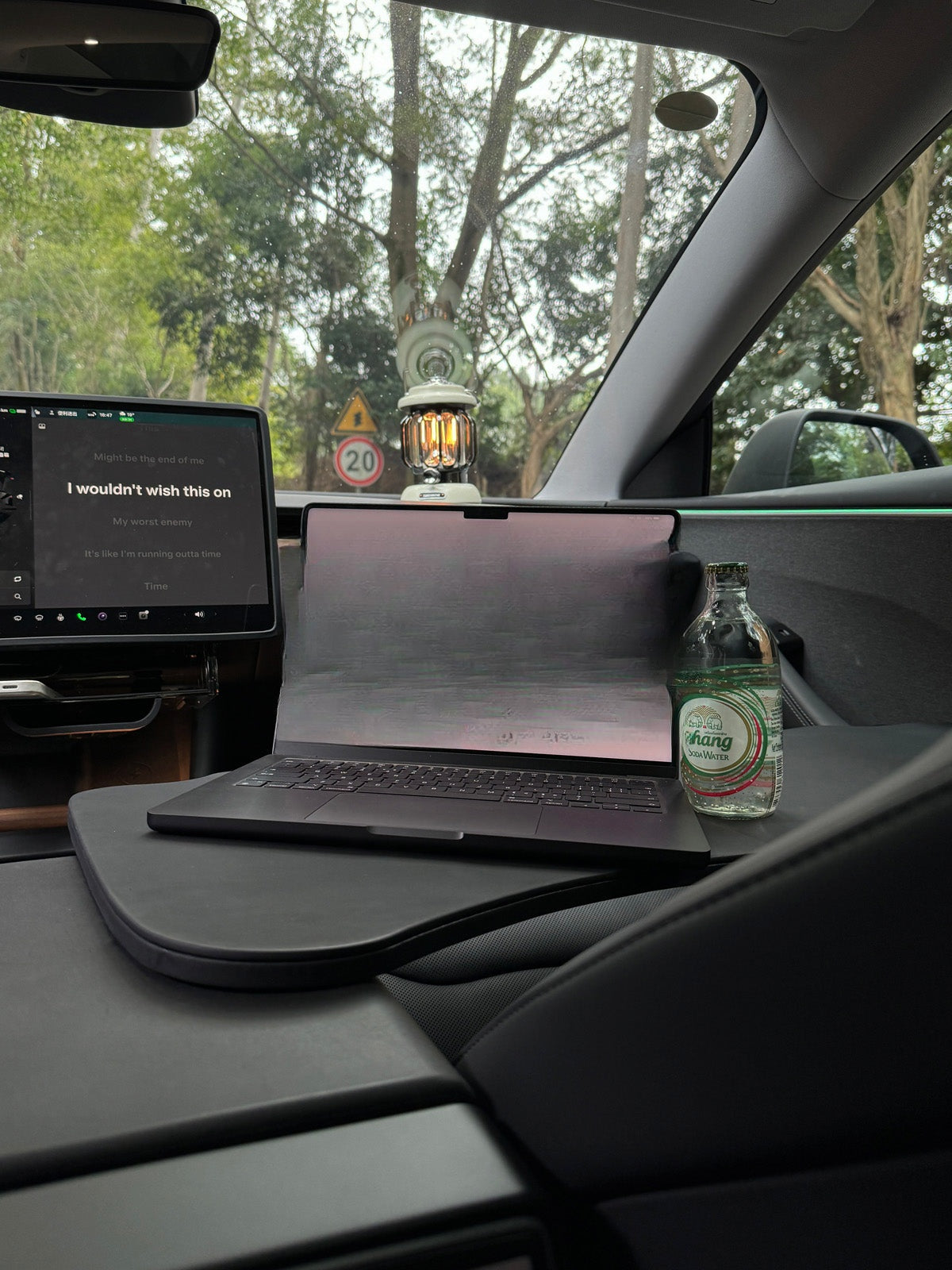 Table pliante pour Tesla — photo 7