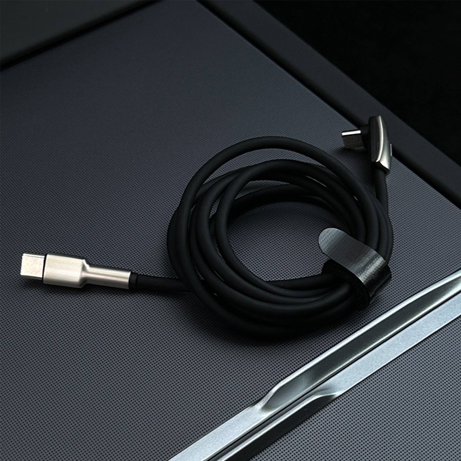 Câble USB-C souple coudé pour Tesla — photo 5