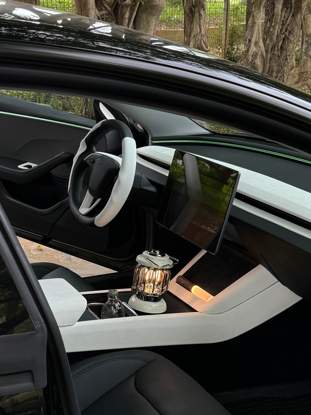 Caches boutons de vitres suède pour Tesla Model 3 et Y (2024+) — photo 7