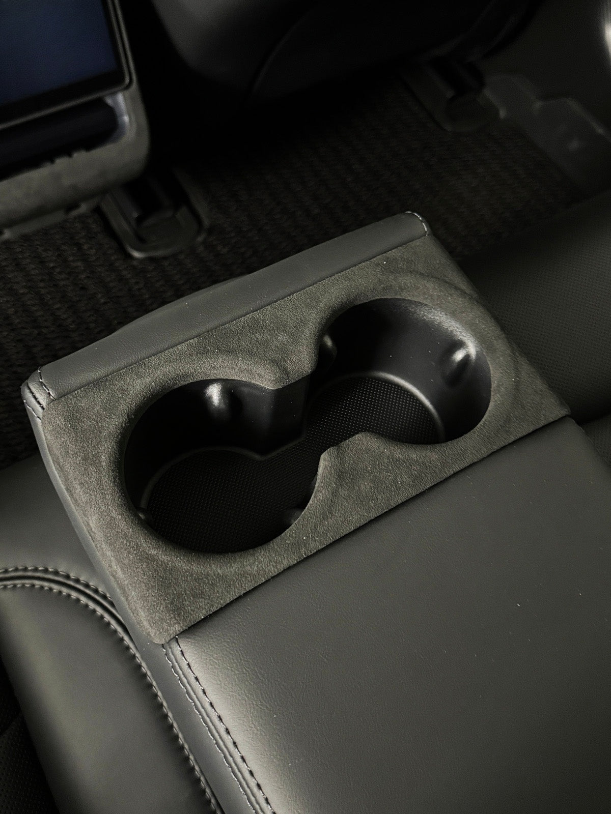 Façade porte-gobelets arrière alcantara pour Tesla Model 3 (2024+) — photo 5
