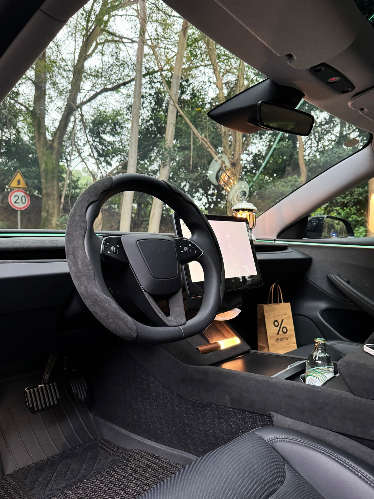 Couvre-accoudoir alcantara pour Tesla Model 3 et Y (2024+) — photo 7