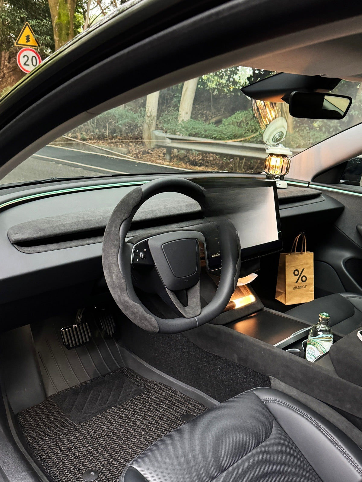 Cadre de charge à induction alcantara pour Tesla Model 3 et Y (2024+) — photo 5