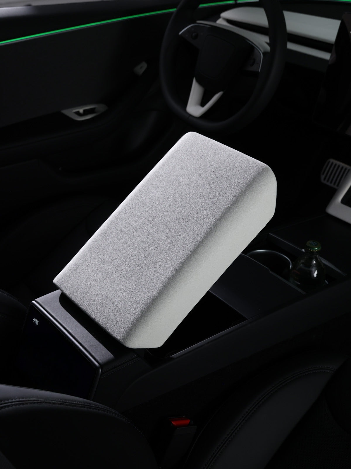 Couvre-accoudoir suède pour Tesla Model 3 et Y (2024+) — photo 3