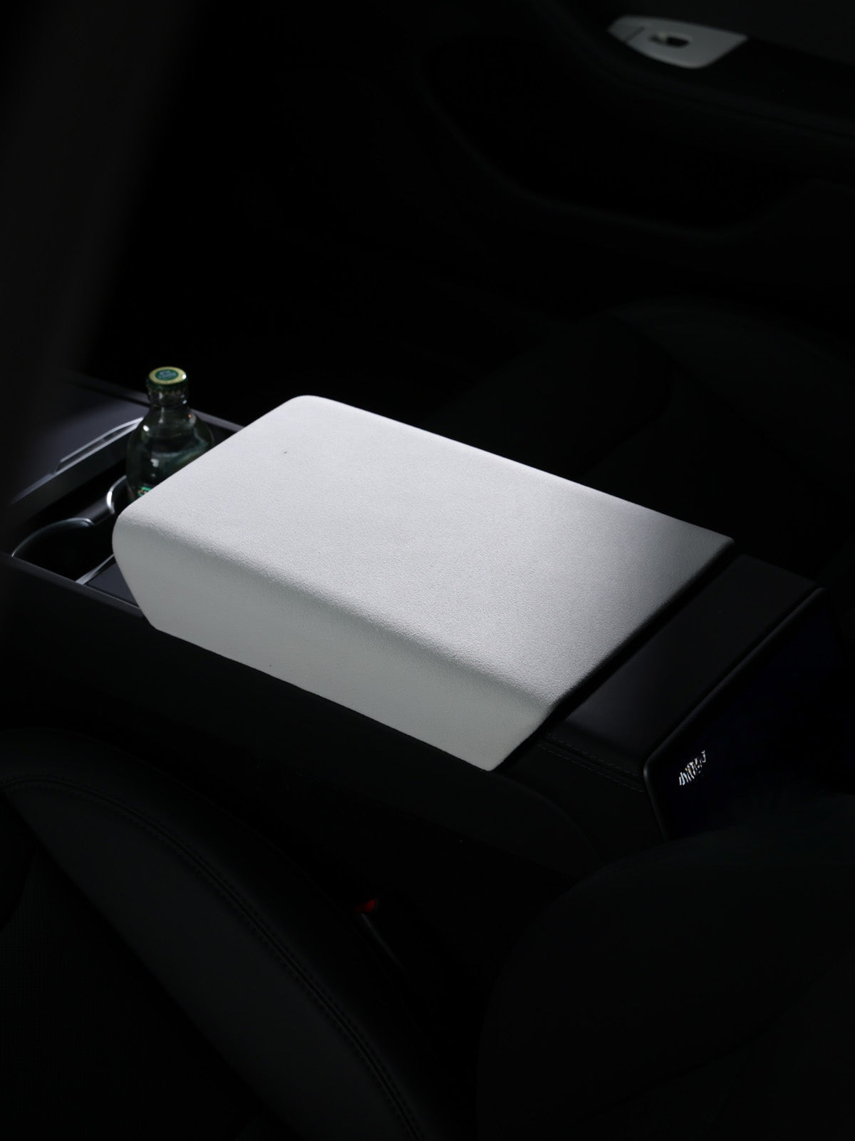 Couvre-accoudoir suède pour Tesla Model 3 et Y (2024+) — photo 4