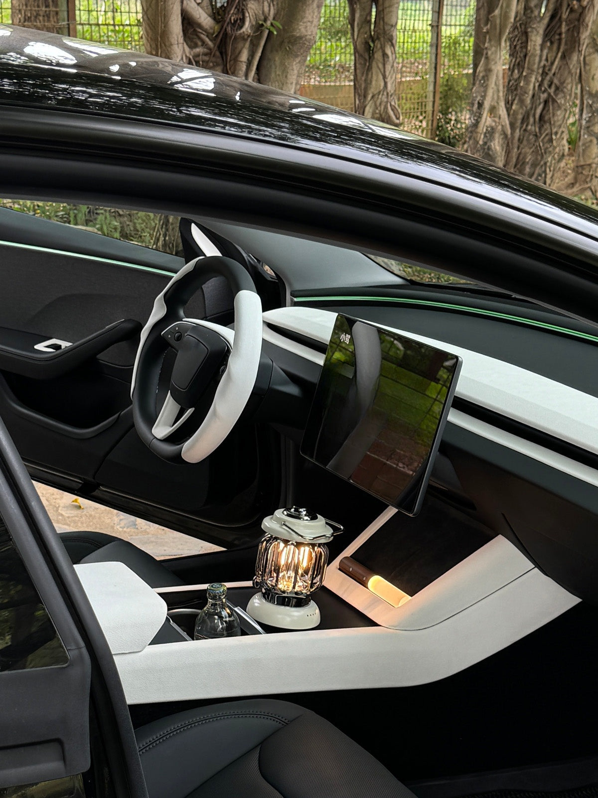 Insert V de volant suède pour Tesla Model 3 et Y (2024+) — photo 7