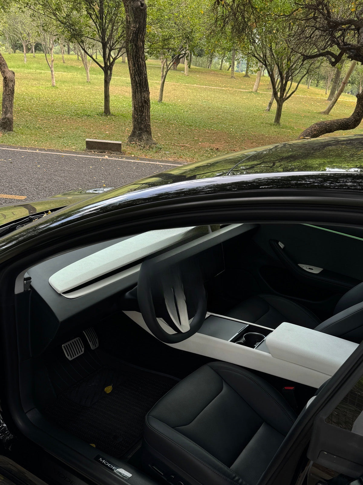 Arc supérieur de volant suède pour Tesla Model 3 et Y (2024+) — photo 5