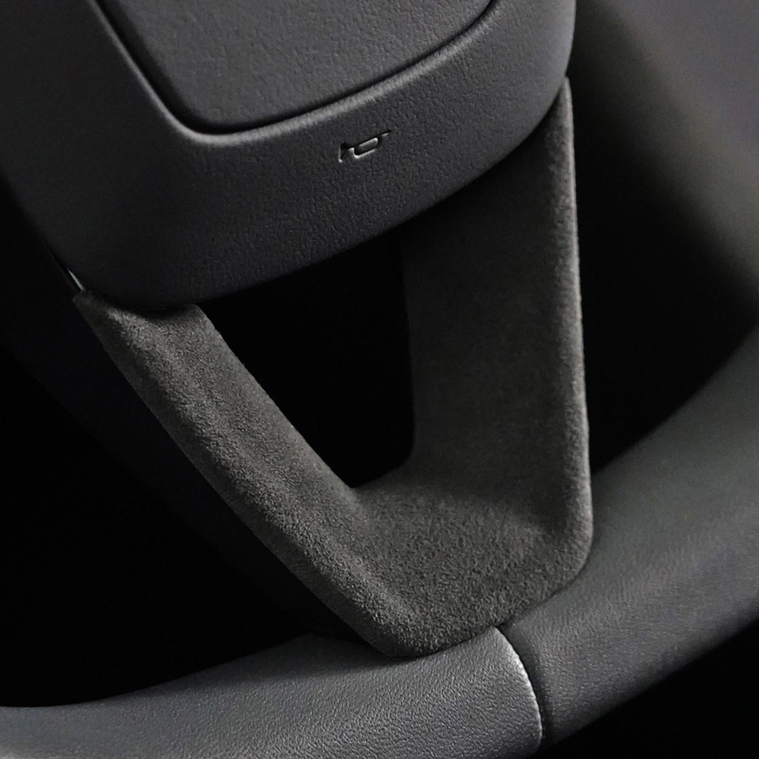 Insert V de volant alcantara pour Tesla Model 3 et Y (2024+) — photo 4