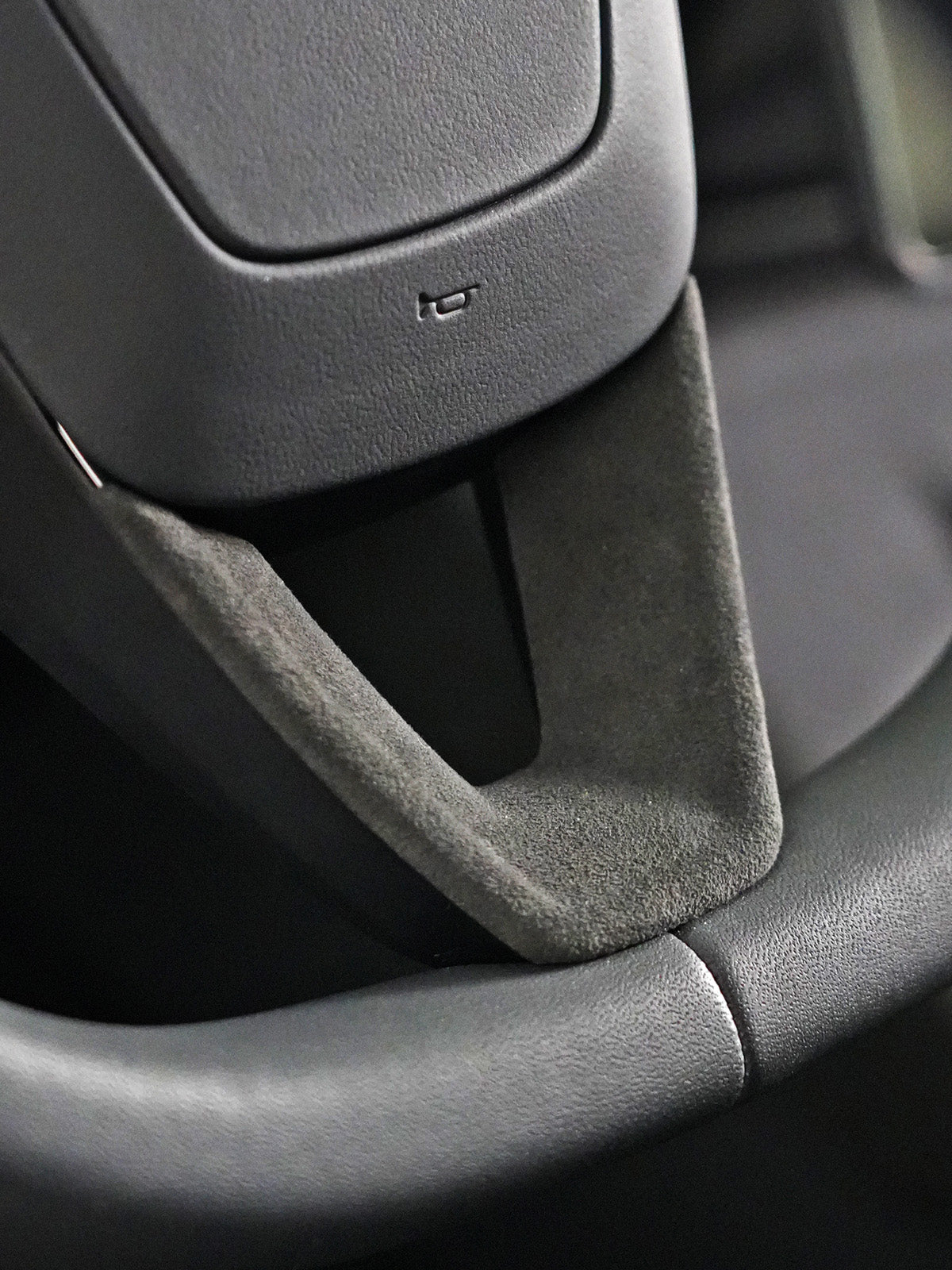 Insert V de volant alcantara pour Tesla Model 3 et Y (2024+)