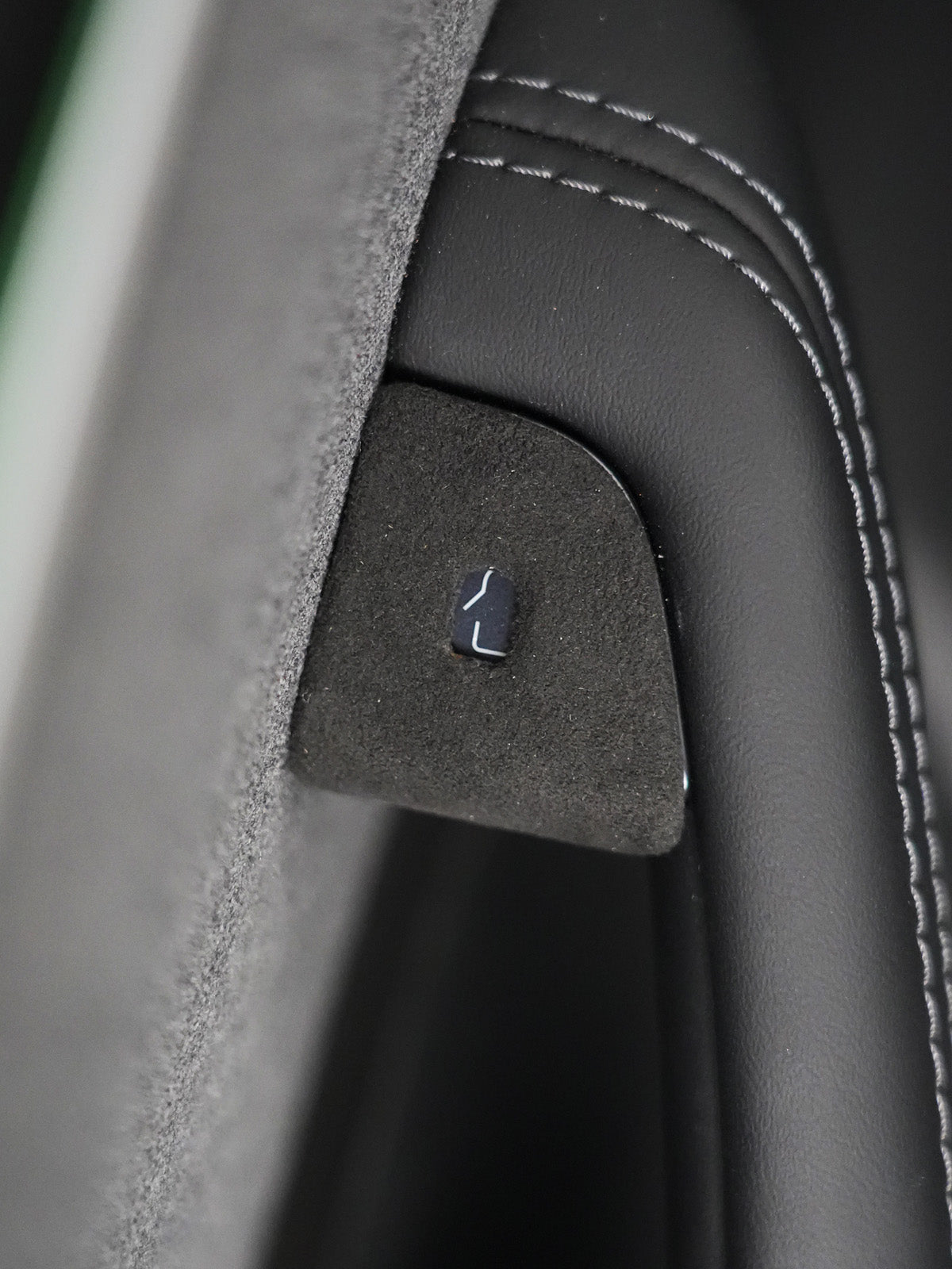 Caches boutons de portes alcantara pour Tesla Model 3 et Y (2024+)