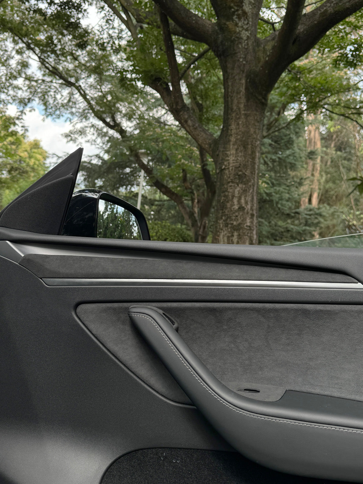 Habillage de contre-portes alcantara pour Tesla Model Y (2025-2026) — photo 2