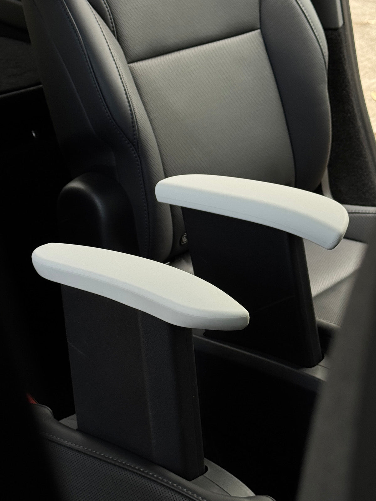 Housses d'accoudoirs arrière pour Tesla Model Y L (2025-2026) — photo 2