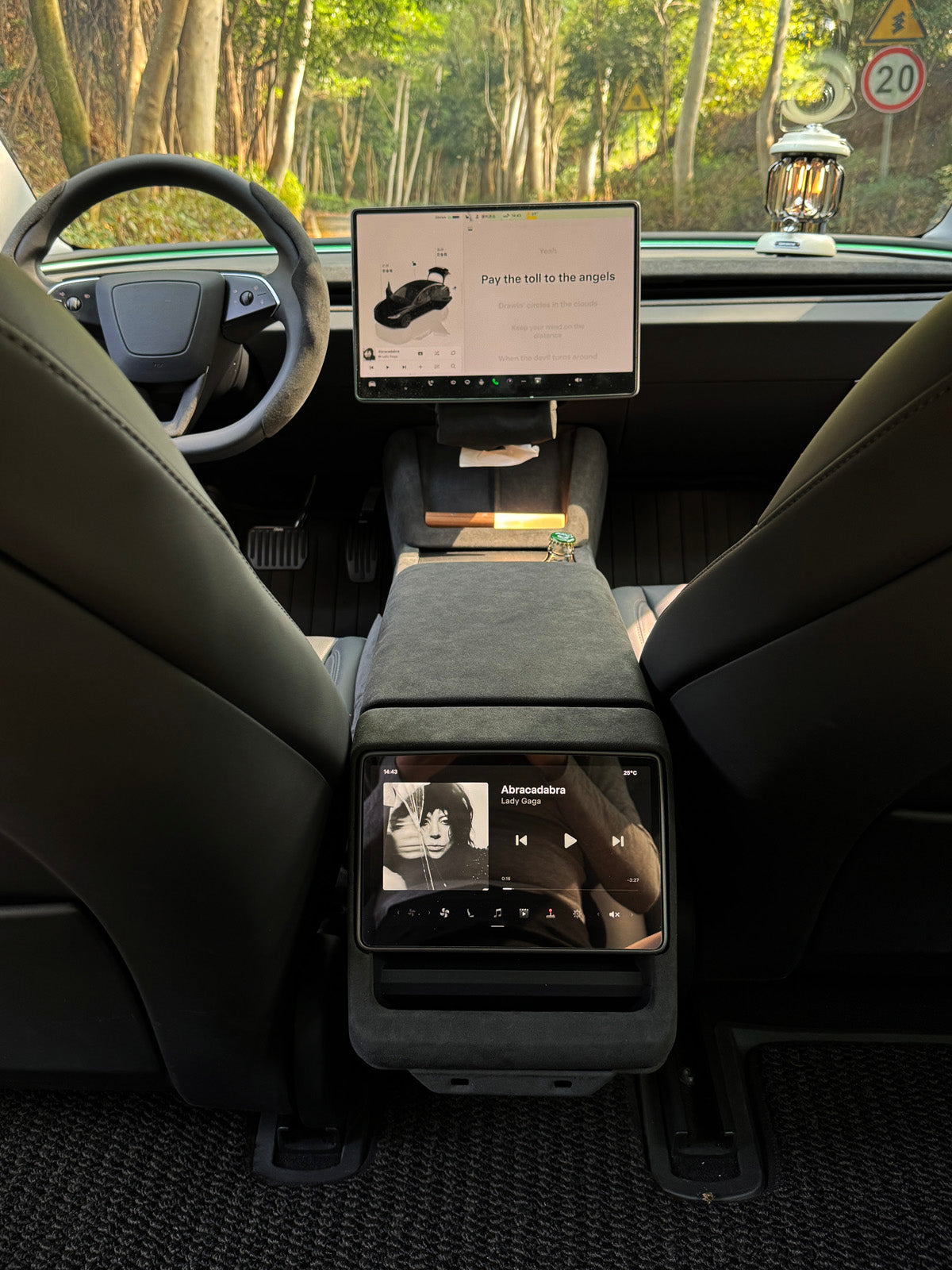 Protection arrière de console alcantara pour Tesla Model 3 et Y (2024+) — photo 2