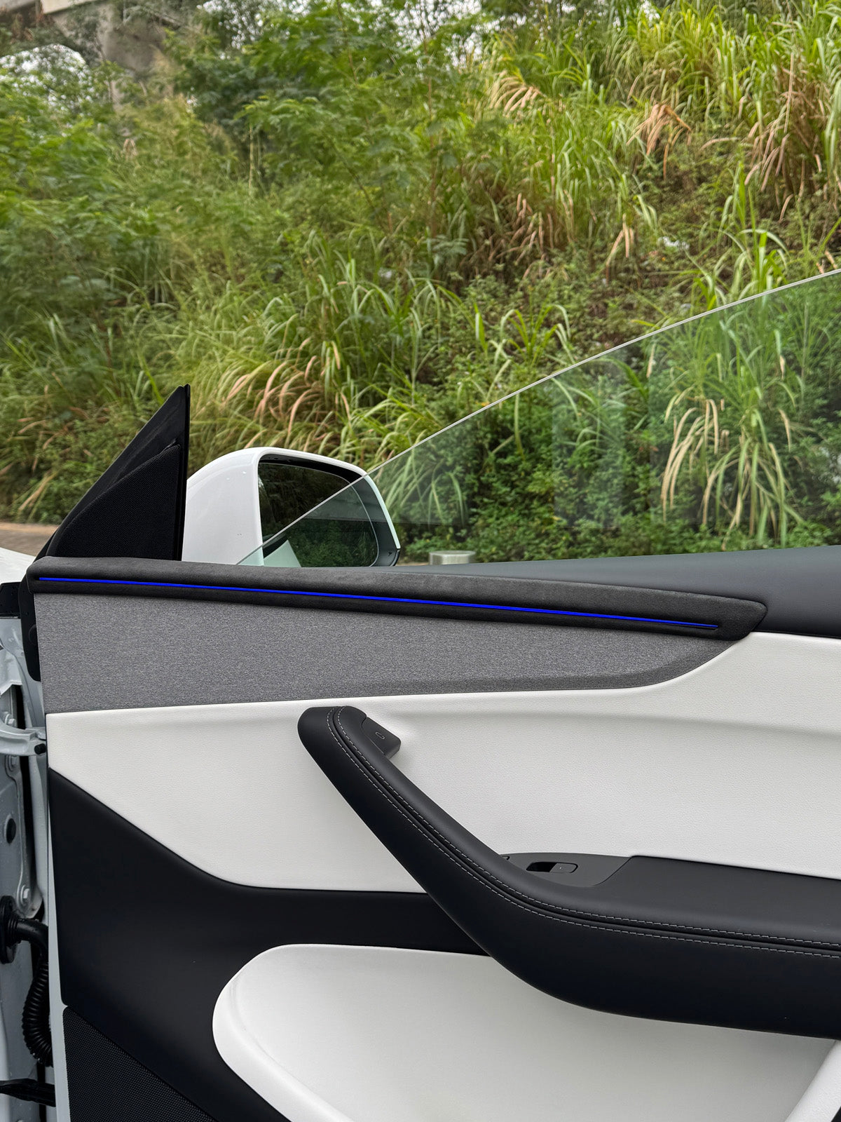 Habillage de contre-portes alcantara pour Tesla Model Y (2025-2026)