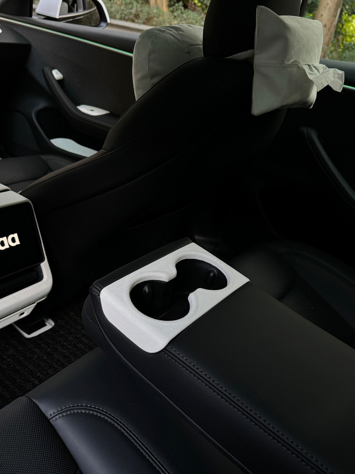 Façade porte-gobelets arrière suède pour Tesla Model 3 (2024+) — photo 2