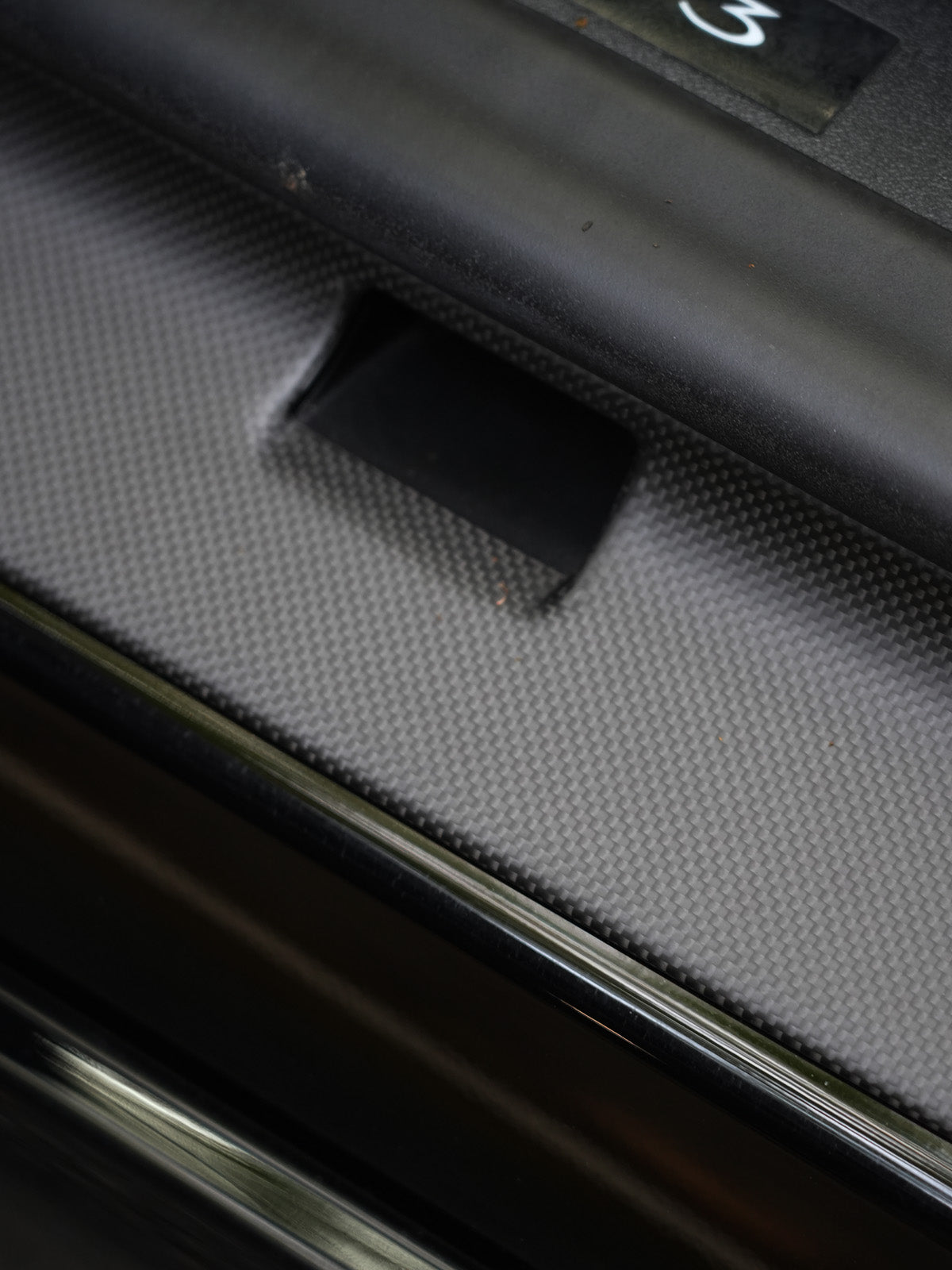 Seuils de porte carbone pour Tesla Model 3 Highland (2024+) — photo 3